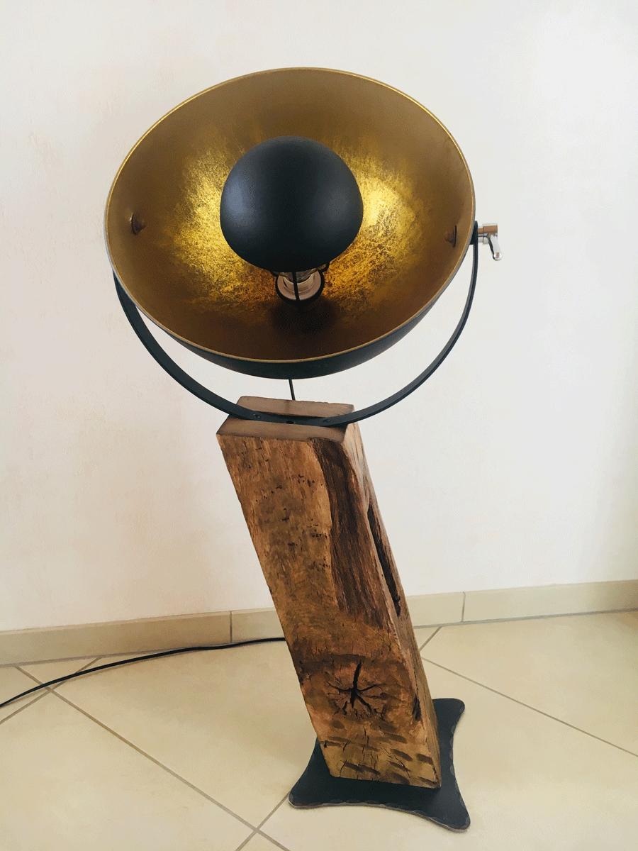 Moderne Lampe. Kunsthandwerk aus dem Atelier Grillo