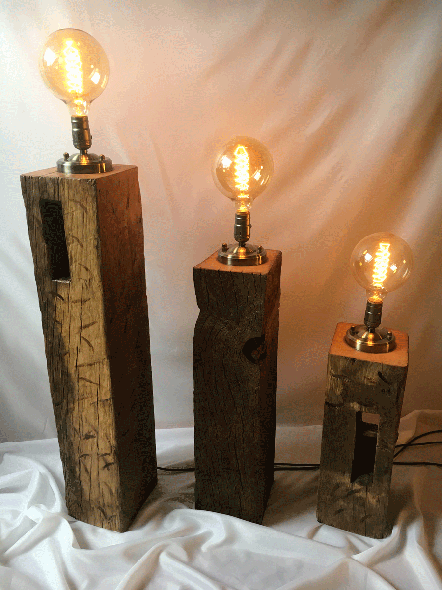 Moderne Kunst - Lampen auf Eichebalken- Atelier Grillo